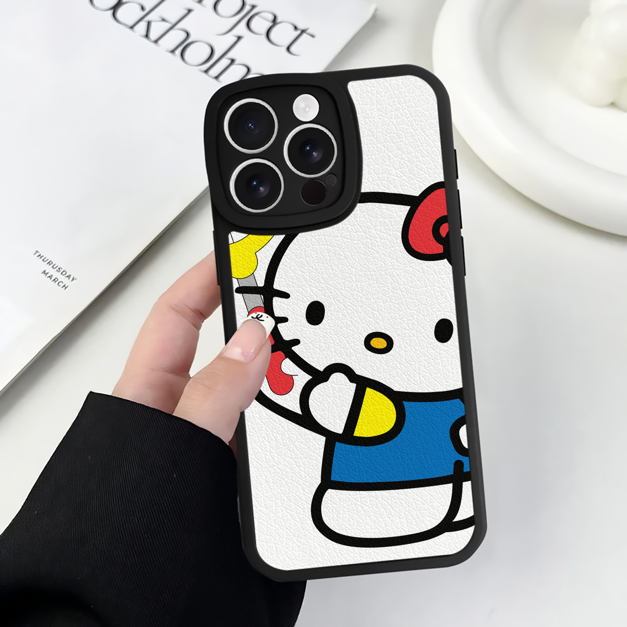 （画像用） Hello Kitty ハローキティ 【iPhone 16シリーズ対応】シリコンスマホケース（レザー調） 材質：シリコン